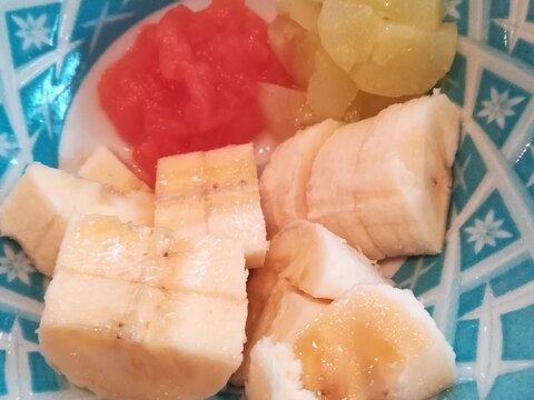 離乳食後期★きゅうりとトマトの手づかみバナナ添え